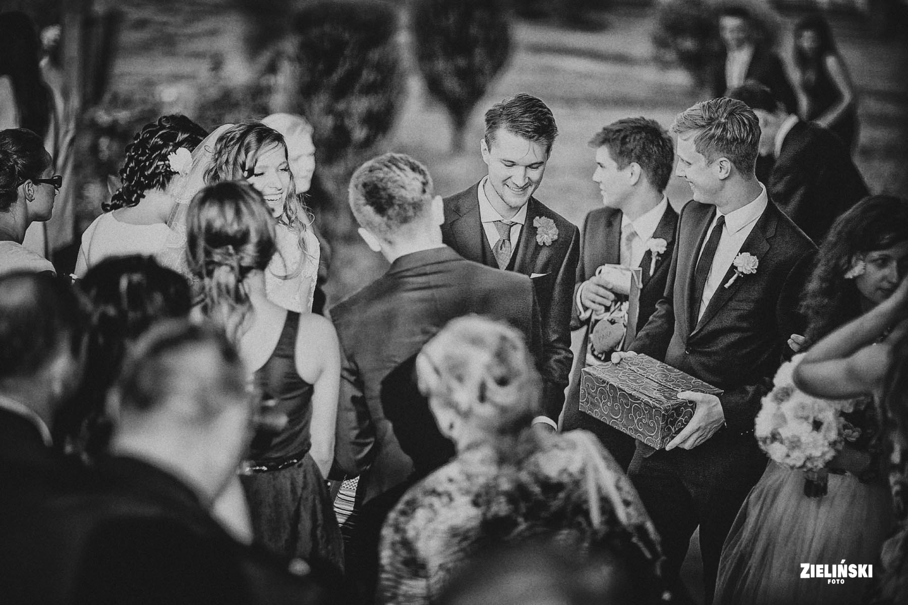 Fotografia ślubna - zdjęcia plenerowe i reportażowe - zdjęcie nr 8