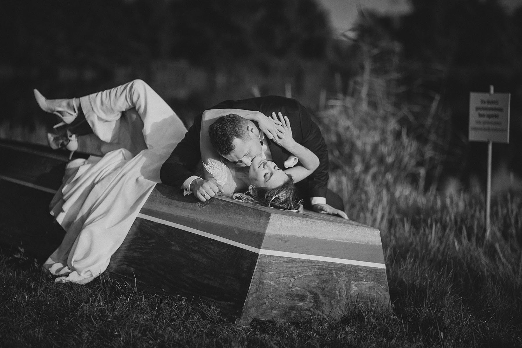 Fotografia ślubna - zdjęcia plenerowe i reportażowe - zdjęcie nr 103