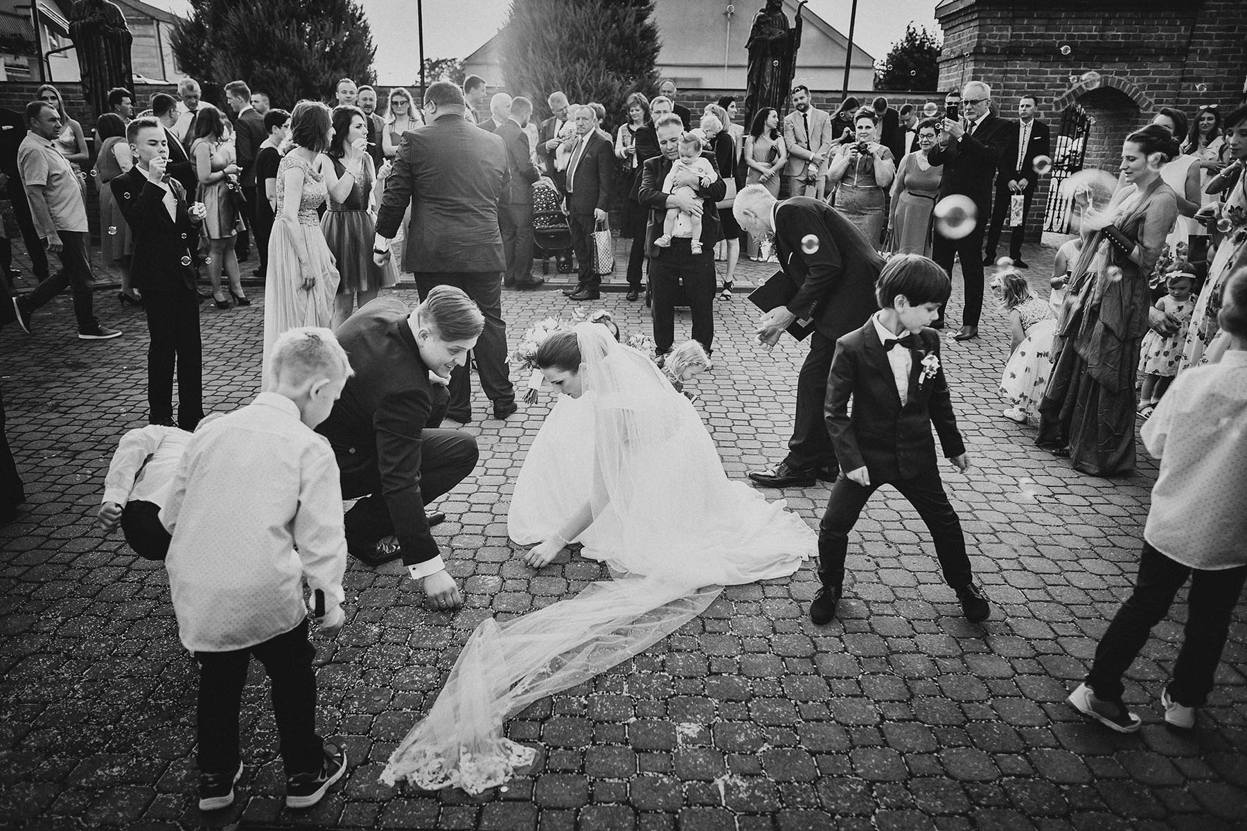 Fotografia ślubna - zdjęcia plenerowe i reportażowe - zdjęcie nr 97