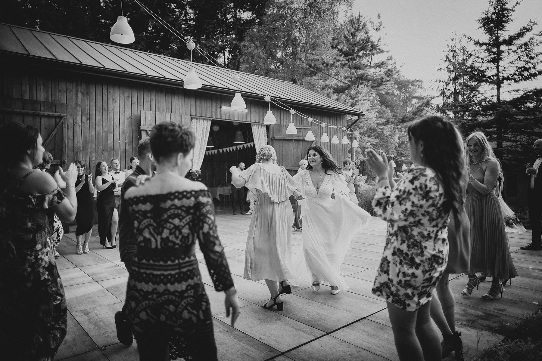 Siedlisko Jabłonna - plenerowy ślub i wesele w drewnianej stodole - zdjęcie nr 42